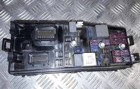 KIA Carnival Fuse module 919504D05001