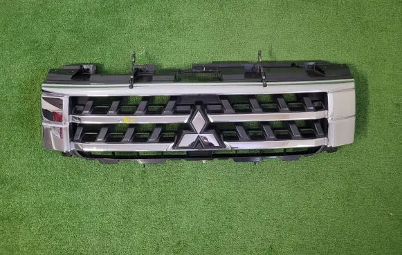 Mitsubishi Pajero ACC Distronic radar sensor grill/trim 745DA977