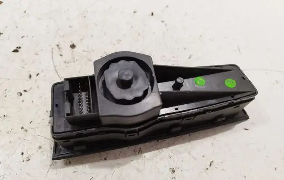 Hyundai i40 Light switch 933003Z050
