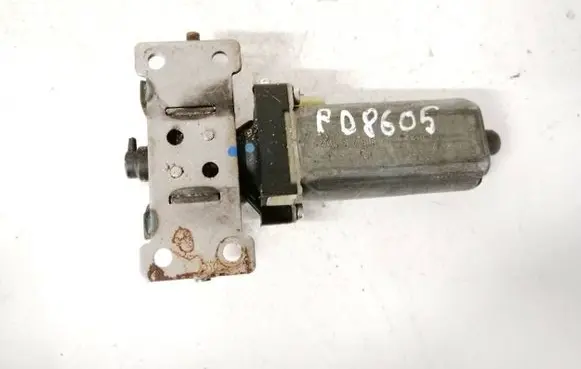 Volvo S80 Seat adjustment motor 0390203221