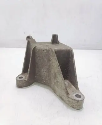 Gearbox mounting bracket
