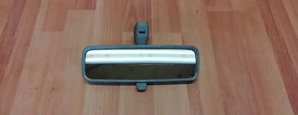 Rear view mirror (interior)