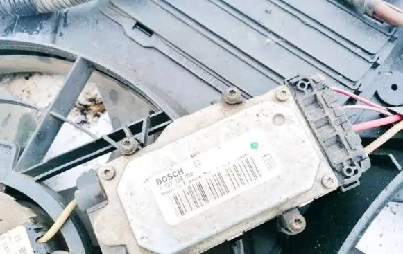 Volkswagen Touareg I Coolant fan relay 1137328362