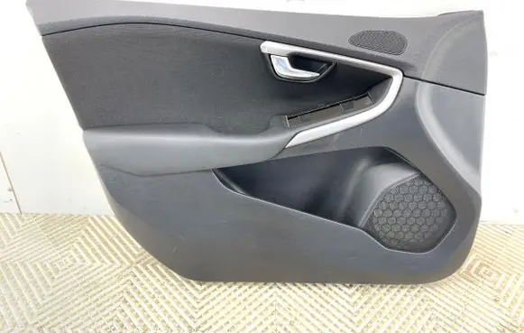 Volvo V40 Front door card panel trim