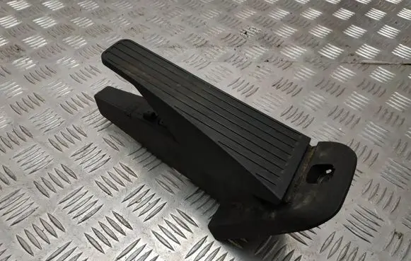 Volvo XC90 Accelerator throttle pedal 32212451