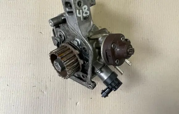 Citroen DS5 Fuel injection high pressure pump 9688499680 0445010516 01100529