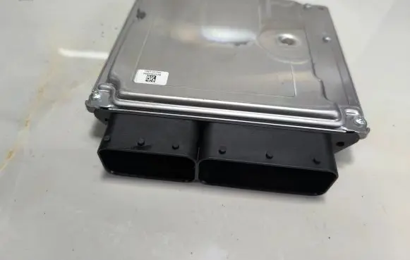 BMW X3 E83 Engine control unit/module 7811999 030293437 0281013924