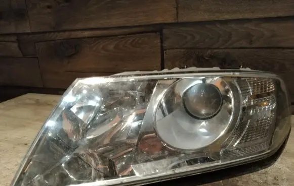 Skoda Octavia Mk2 (1Z) Headlight/headlamp