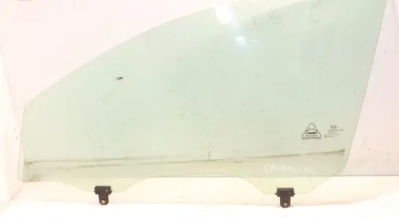 KIA Sportage Front door window glass four-door