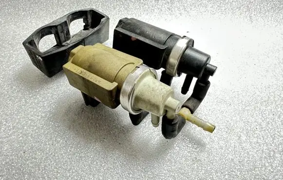 Audi A6 S6 C5 4B Turbo solenoid valve 059906627B 059906627C 059906629B