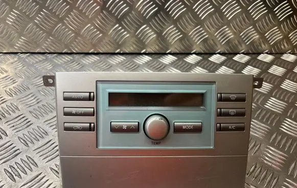Toyota Corolla Verso E121 Climate control unit 559000F030