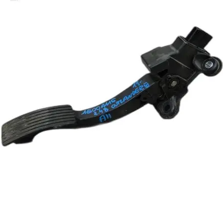 Mitsubishi Outlander Brake pedal