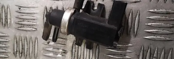 Volkswagen Touareg I Turbo solenoid valve 1j0906627