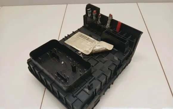 Volkswagen Touran I Fuse box set 1K0937809B 1T2937070A 1K0937804E