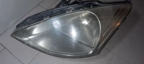 Ford Focus Headlight/headlamp XS4113006