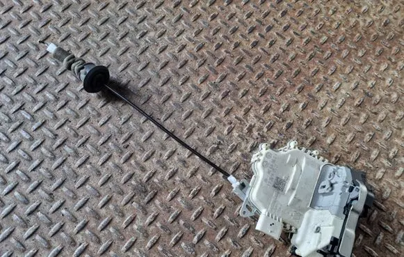 Audi A5 8T 8F Rear door lock 8K0839015C
