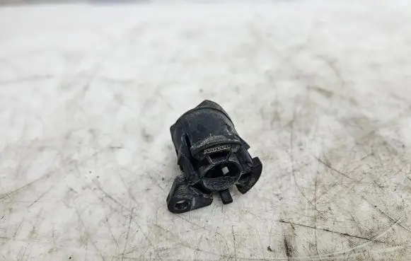 Radiator mount bracket