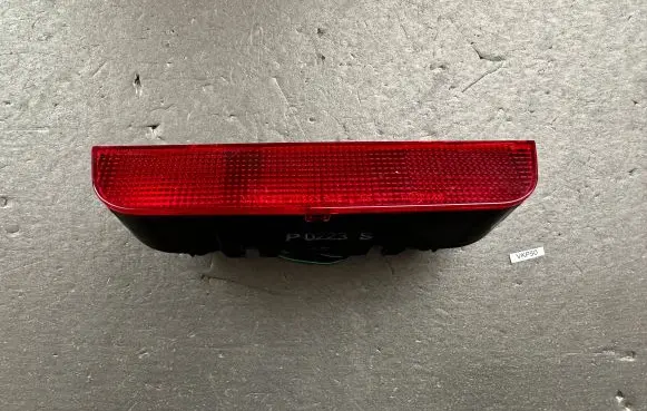 Third/center stoplight