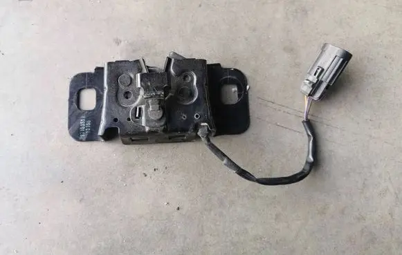 Chevrolet Corvette C7 Engine bonnet/hood lock/catch 23432307
