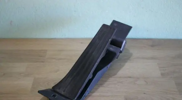 BMW 1 E81 E87 Accelerator throttle pedal 6772646