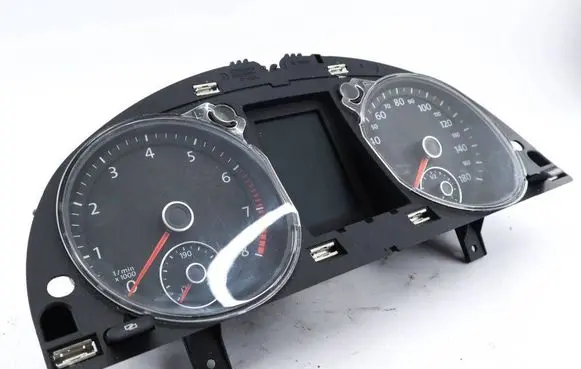 Volkswagen PASSAT CC Speedometer (instrument cluster) 3C8920970M 013284