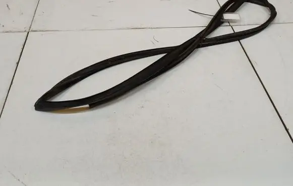 Toyota Corolla Verso AR10 Rubber seal front coupe door 