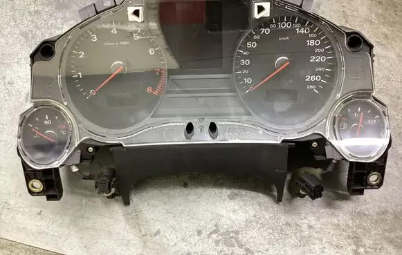 Audi A8 S8 D3 4E Speedometer (instrument cluster) 4E0920900T 4E0910900T