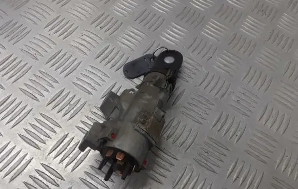 Volkswagen Polo Ignition lock 4B0905851