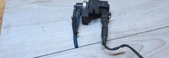 Volvo V50 Turbo solenoid valve 72279600 242906 247906