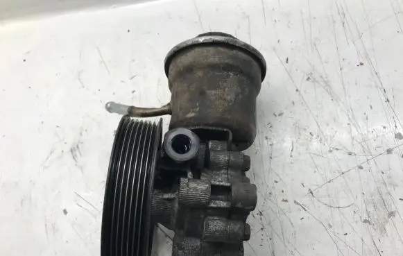 Toyota Avensis T250 Power steering pump 4431005120