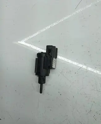 Audi A4 S4 B5 8D Brake pedal sensor switch 8e0945515