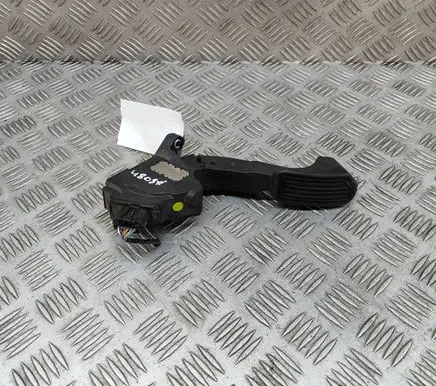 Toyota RAV 4 (XA40) Accelerator throttle pedal 781100W040