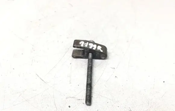 Mercedes-Benz CLS C219 Fuel Injector clamp holder