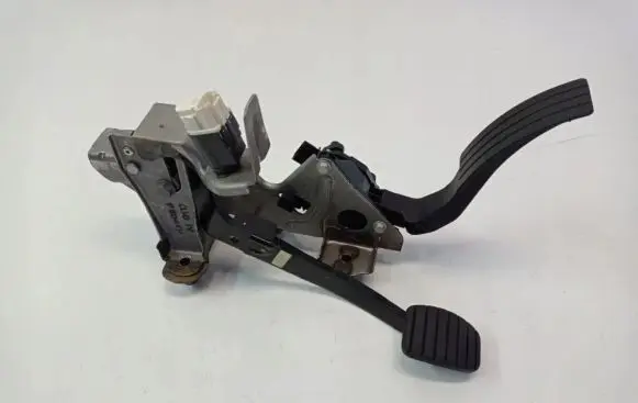 Renault Clio IV Accelerator pedal position sensor 
