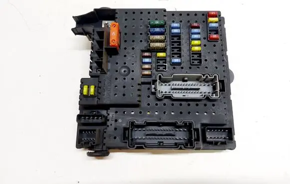 Volvo V70 Fuse module 8676391 30728273
