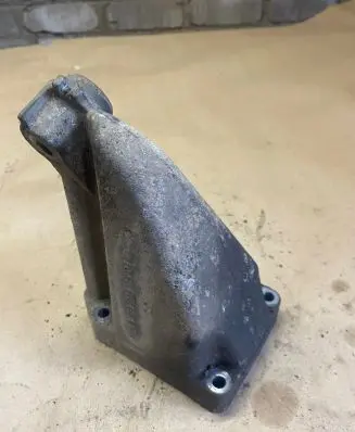 Mercedes-Benz E W211 Engine mounting bracket A6132230504