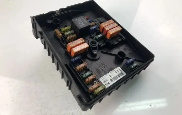 Volkswagen Golf V Fuse box set 1K0937125