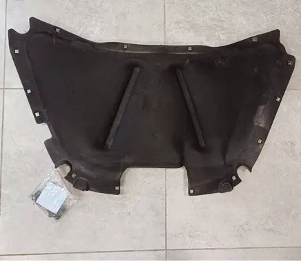 Engine bonnet/hood sound/heat insulation