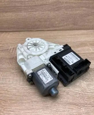 Volkswagen Golf V Front door window regulator motor 1K0959792K 5M1837402G