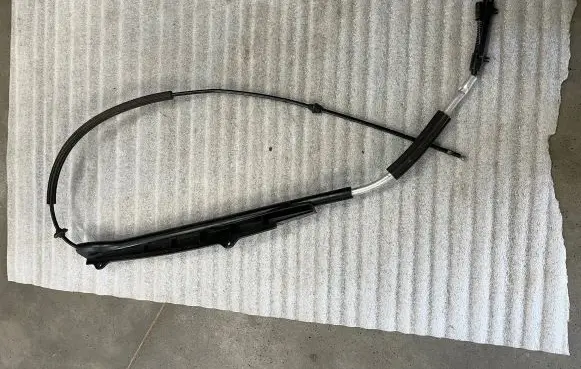Audi Q7 4L Engine bonnet/hood lock release cable 4L1823535
