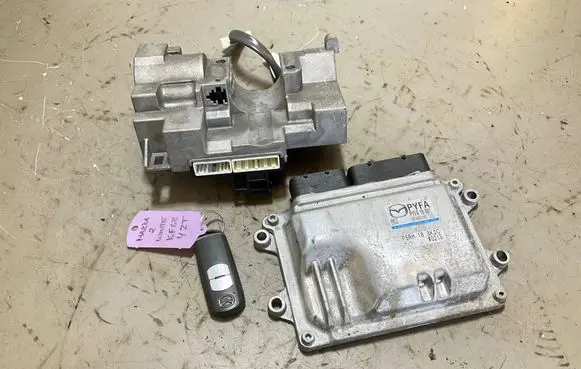 Mazda 2 Engine control unit/module PYFA18881 E6TA0671HS P5RH188K2C
