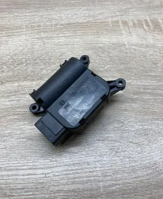 Volkswagen PASSAT B7 Air flap motor/actuator 3C0907511 0132801370