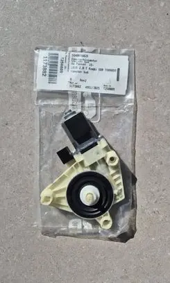 Volkswagen PASSAT B8 Rear door window regulator motor 5Q4959802D