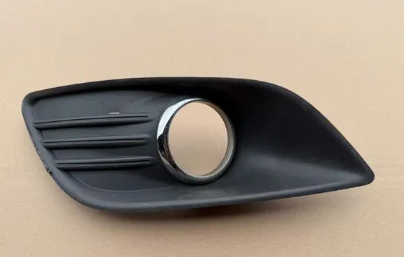 Ford Focus Front fog light trim/grill 8M51R19953A