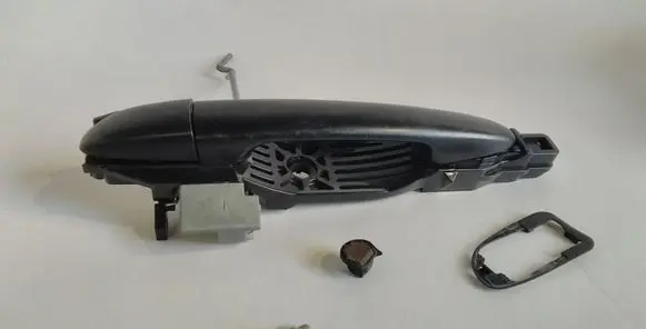 Mazda 2 Front door exterior handle R8376 8J21