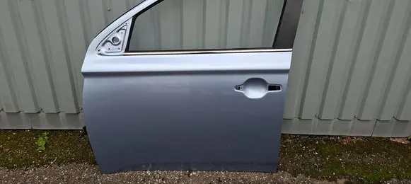 Mitsubishi Outlander Front door