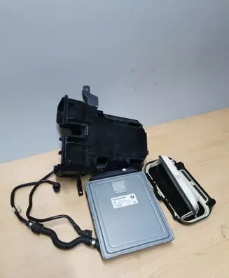 BMW 7 F01 F02 F03 F04 Engine ECU kit and lock set 75983445 5WK93827