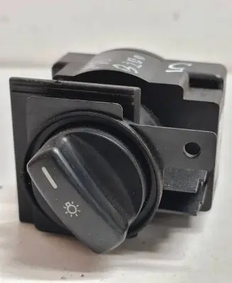 Mercedes-Benz A W169 Light switch 32220501 0208950