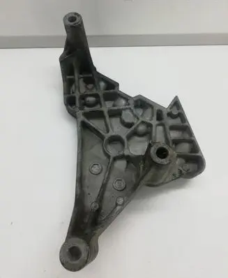 Volkswagen PASSAT B6 Engine mounting bracket 03G199207F