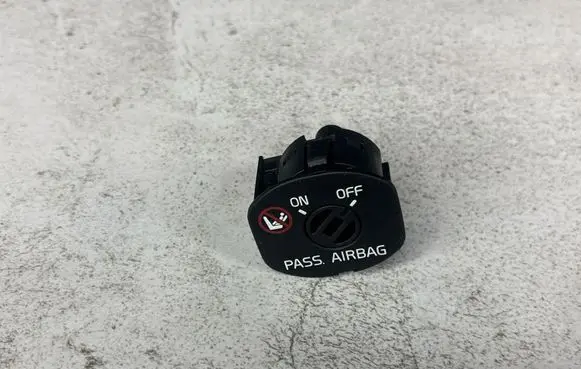 Passenger airbag on/off switch